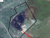 показана граница участка черным. Красная точка- водоспуск, линия- подземная труба на сброс - Граница и водоспуск.png